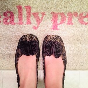 Floral lace flats